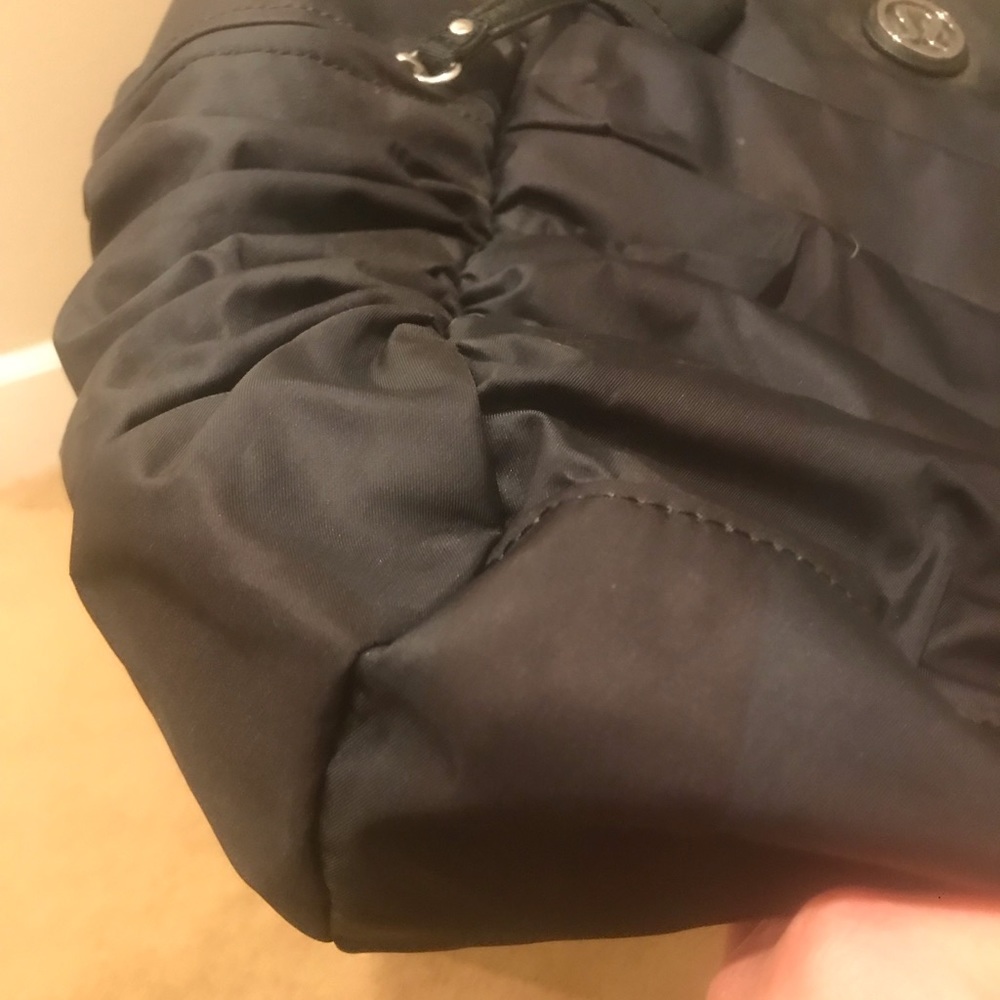 Lululemon triumphant bag - Picture 3 of 15